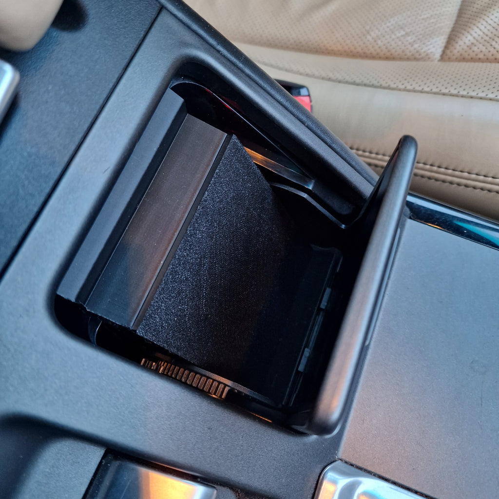 Range Rover L322 Ashtray Wireless Charger