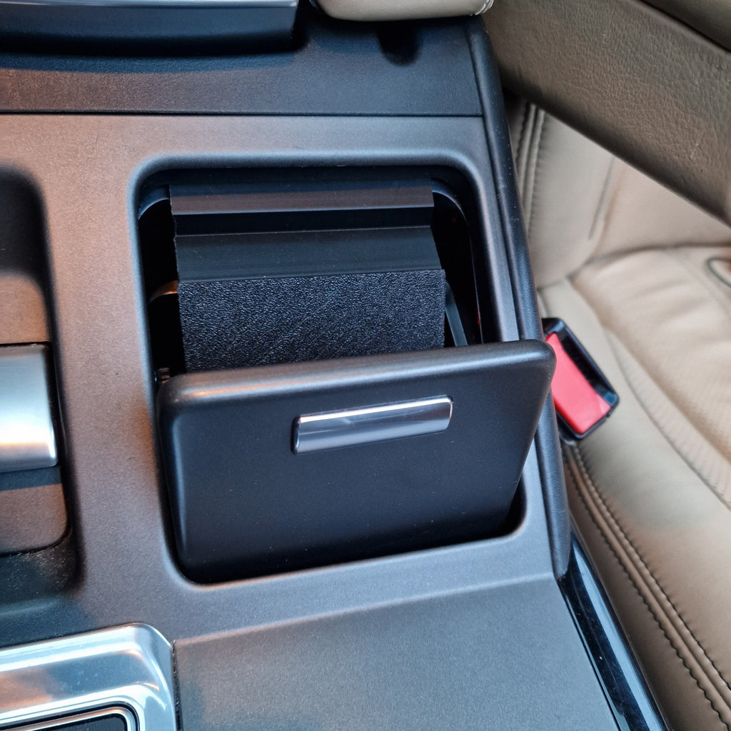 Range Rover L322 Ashtray Wireless Charger