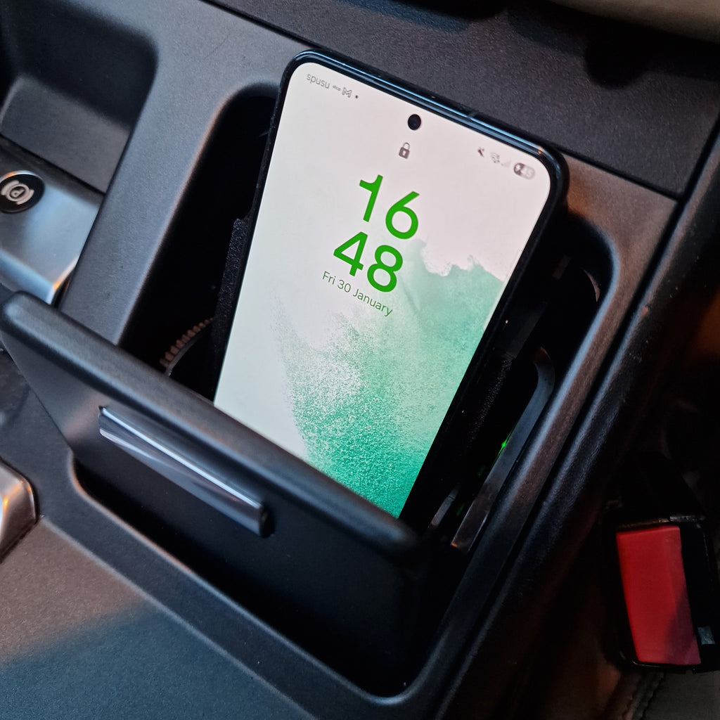 Range Rover L322 Ashtray Wireless Charger